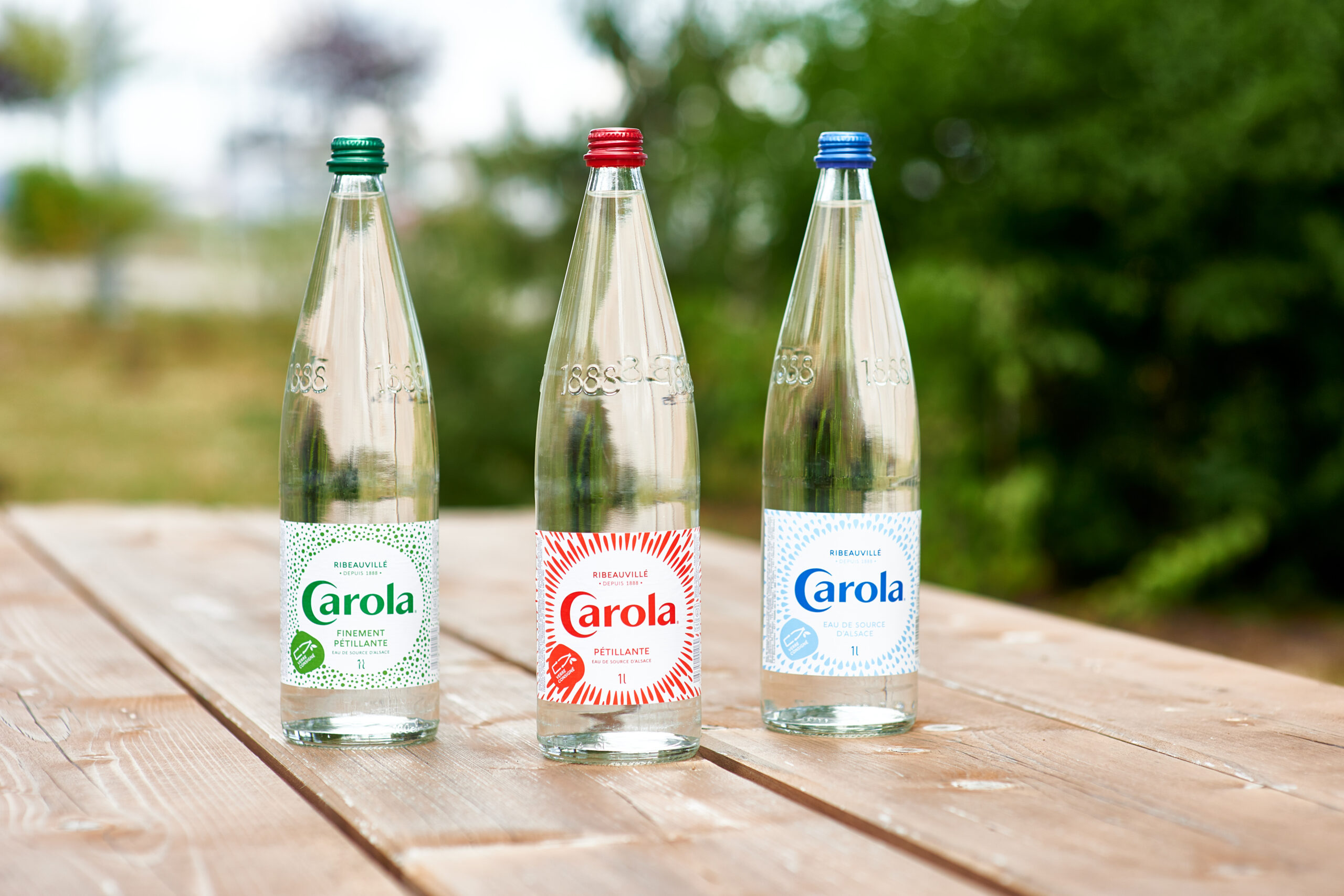 Eau de source en bouteille en verre consigné – CAROLA