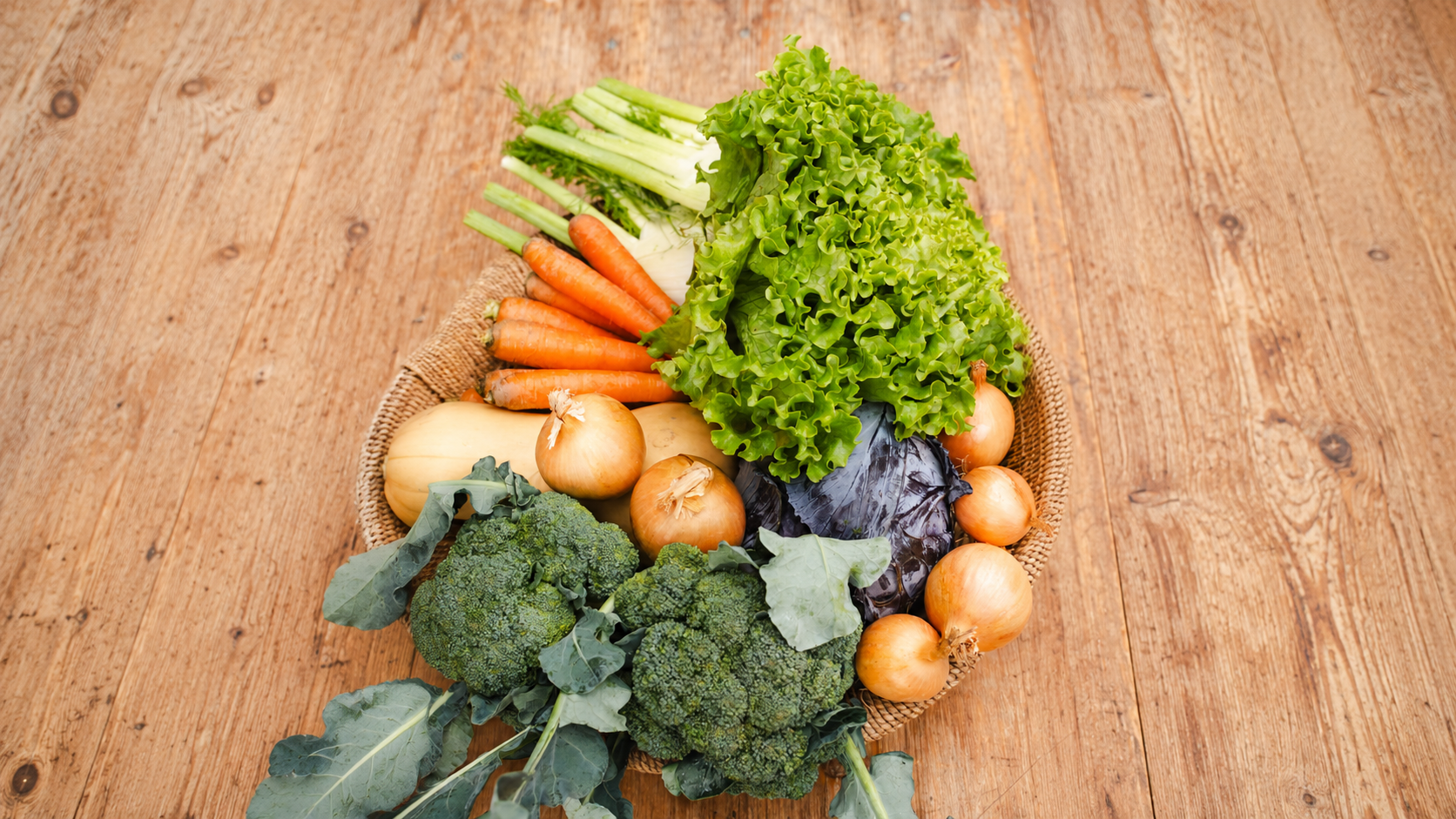 Paniers de légumes biologiques, frais et de saison