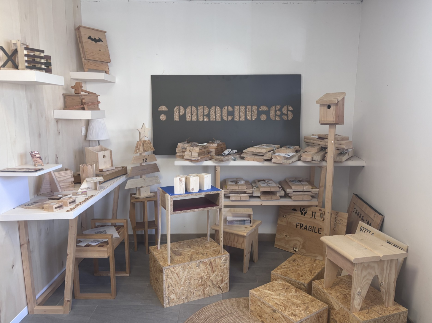 Agencement sur-mesure en bois issu du réemploi